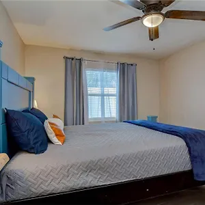 Driftwood Castle Urban Oasis With Firepit Near Convention Center And Amalie Arena, For 6 Tampa
