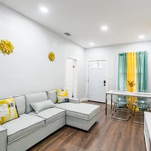 Cute Bungalow In Down Town Tampa With Large Hot Tub Tampa